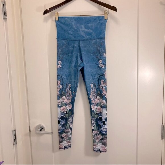 EVOLUTION and CREATION Sz XS Leggings  w/ Flowers & Skulls - Picture 4 of 10